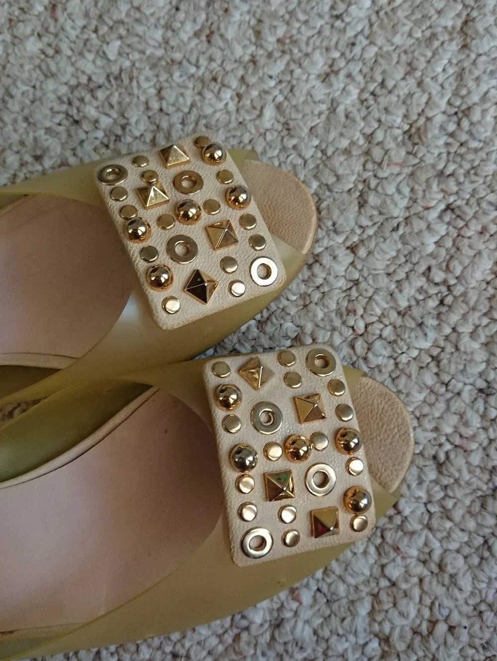 Stuart Weitzman Yellow Jelly Slingback Wedge Sandals with Studded details sz 6.5 - Picture 7 of 13